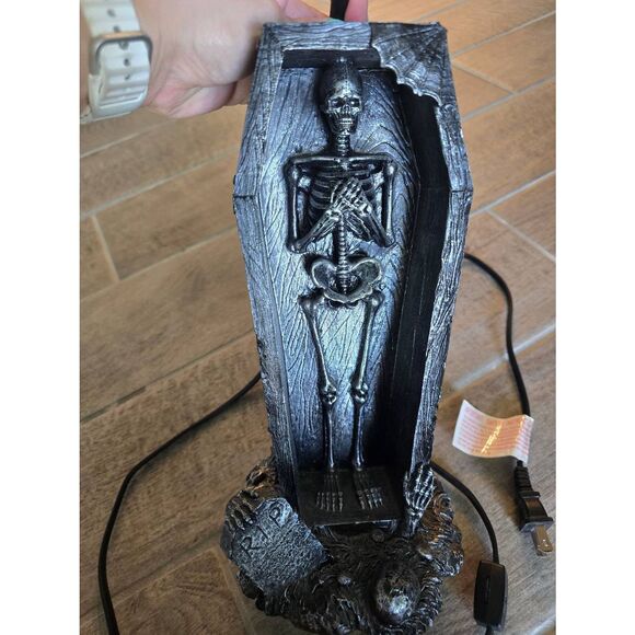 World of Wonder Shadows of Twilight Skeleton Gothic Halloween Lamp - Picture 2 of 8